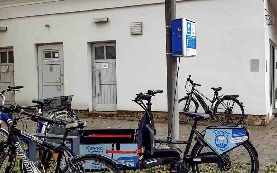 E-Bike laden bei der Laterne